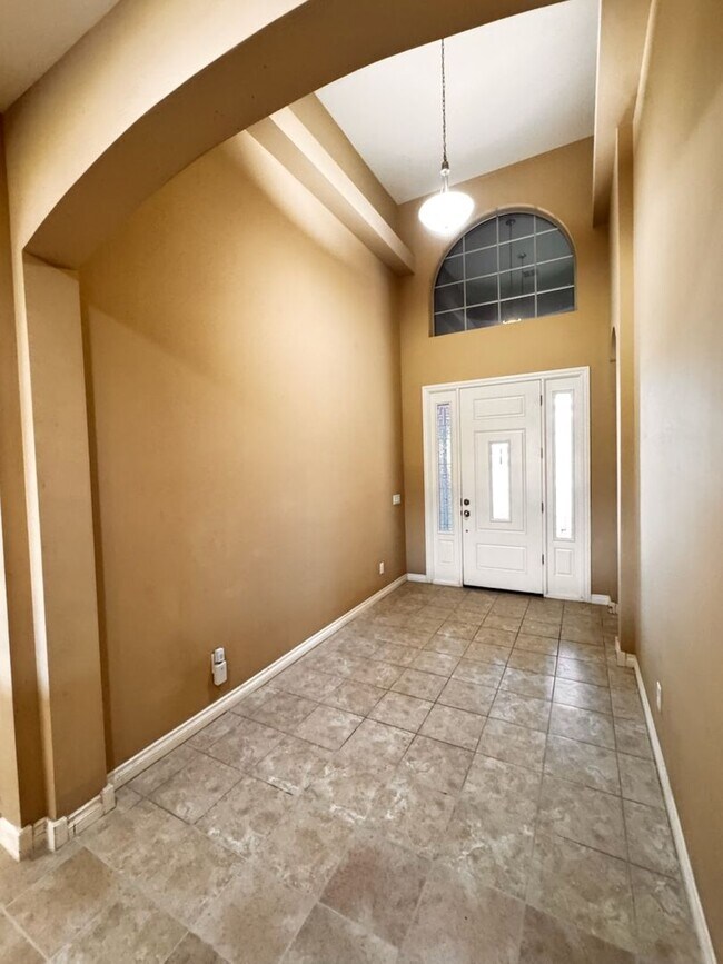 Building Photo - 4 Bedroom + den energy efficient Hamilton High