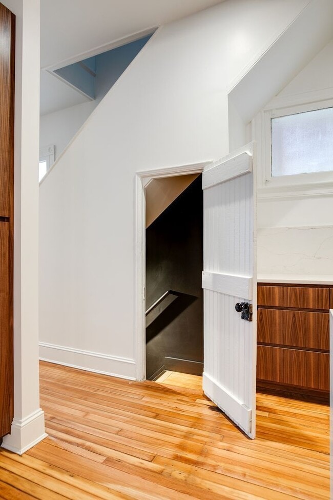 Building Photo - 2620 Hanover Ave