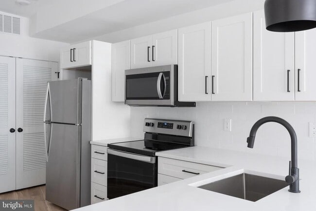 Building Photo - 1255 N 23rd St
