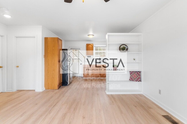 Building Photo - 4 Katra Ln