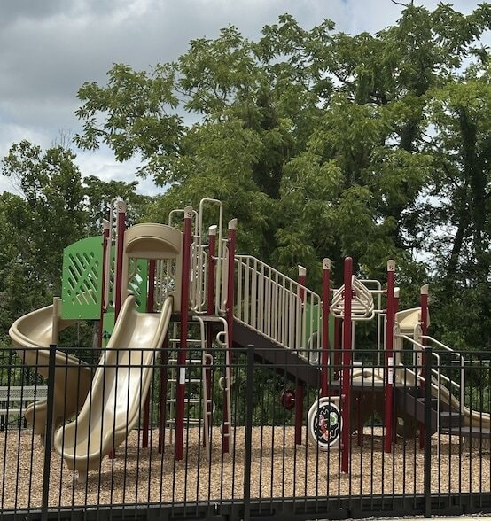 Building Photo - 647 Conifer Dr