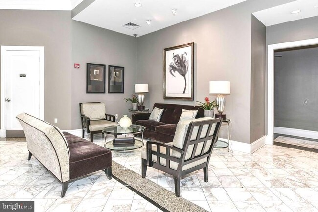 Building Photo - 851 N Glebe Rd