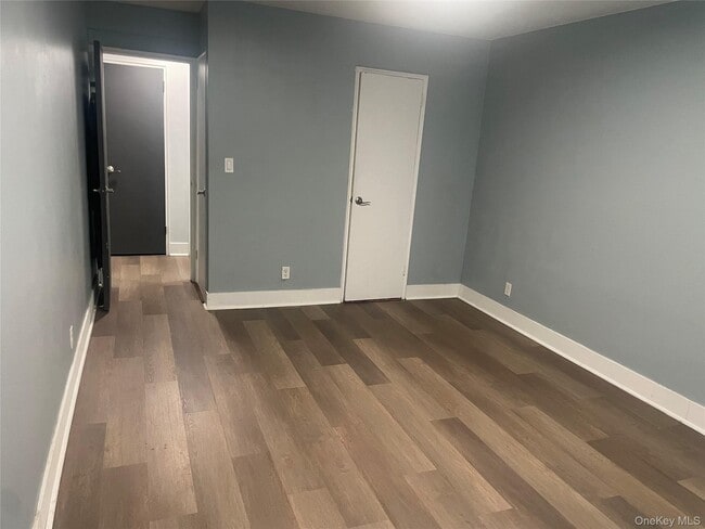 Building Photo - 1 Sadore Ln