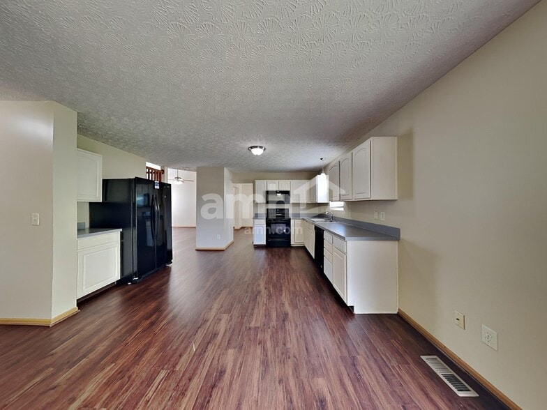 Building Photo - 113 Merriston Cir