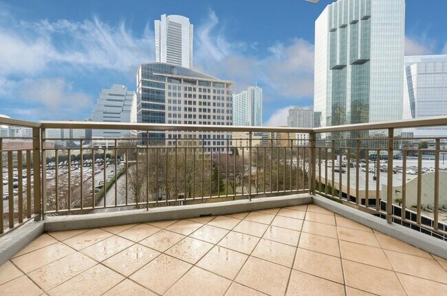 Building Photo - 3334 Peachtree Rd NE