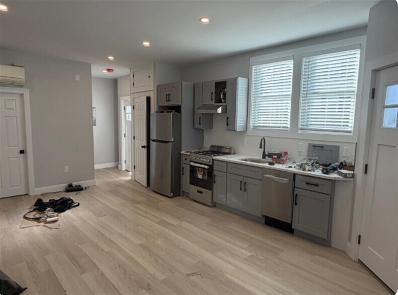 Building Photo - 105 Winthrop St