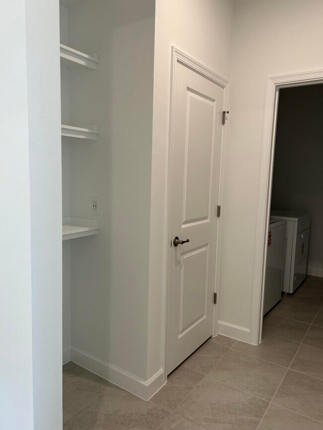 Building Photo - 14417 SW Ellison Dr