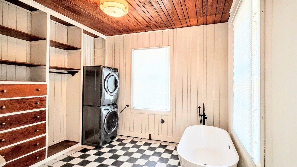 Building Photo - 1355 Magnolia Curve