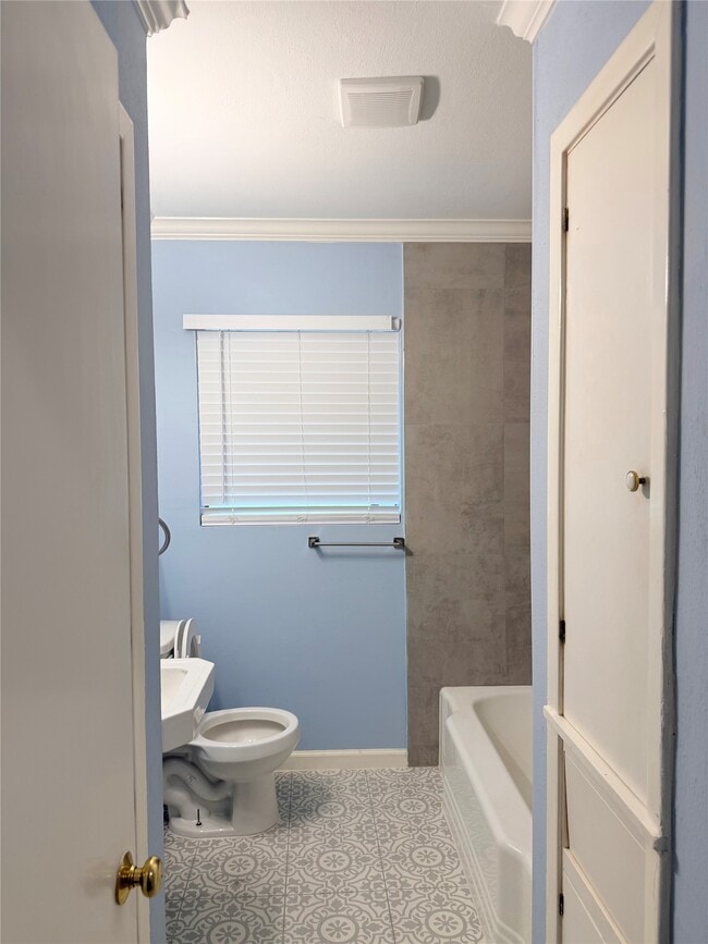 Building Photo - 4833 Hazelton St