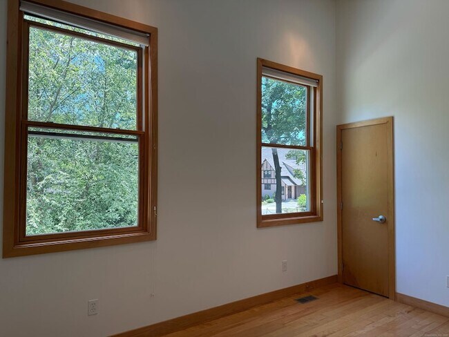 Building Photo - 283 Ogden St