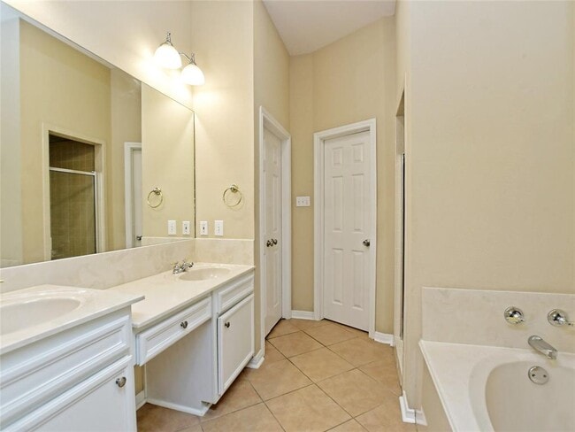 Building Photo - 13220 Villa Park Dr
