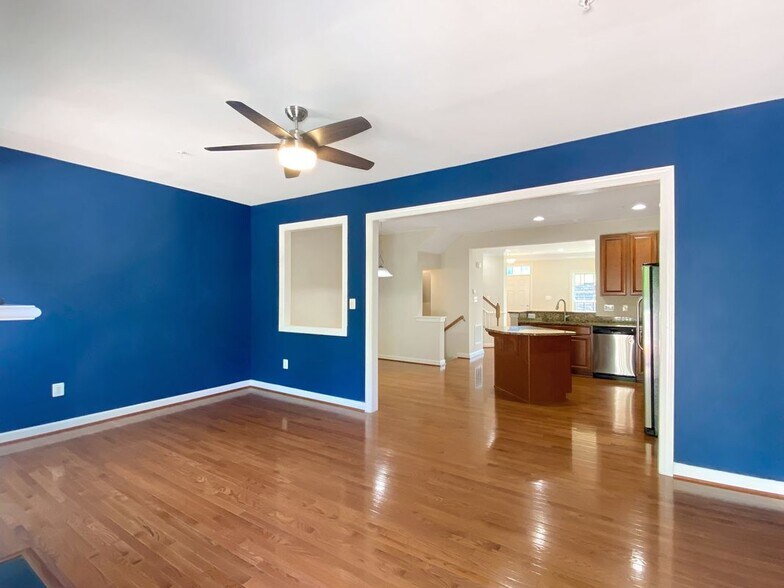 Building Photo - 9706 Braidwood Ter