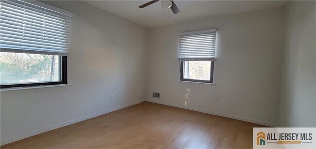 Building Photo - 6107 N Oaks Blvd