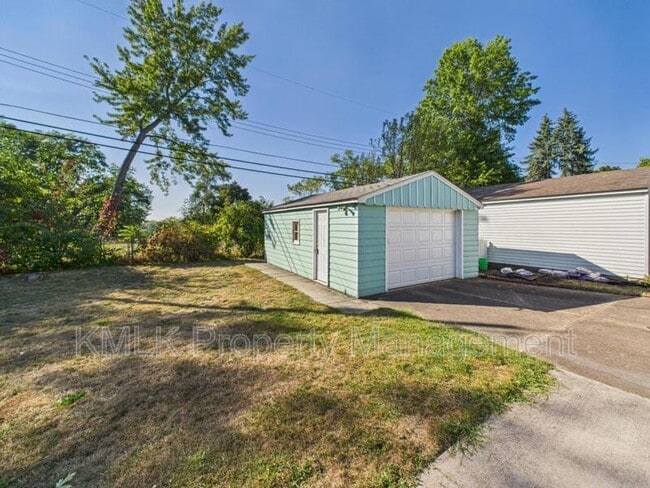 Building Photo - 316 Lynn Dr