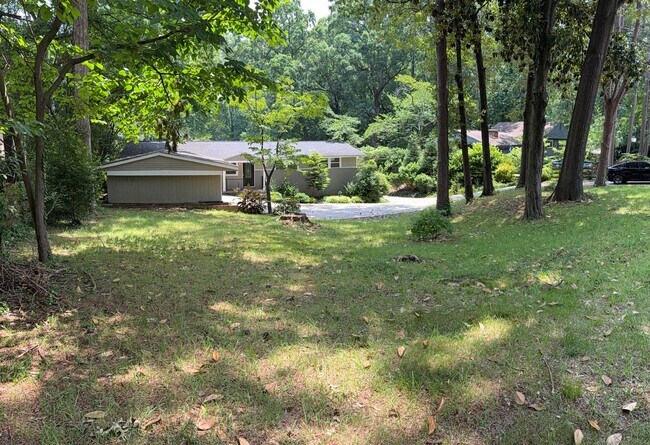 Building Photo - 5 Bedroom/4 Bath Home for lease on 1.5 Acr...