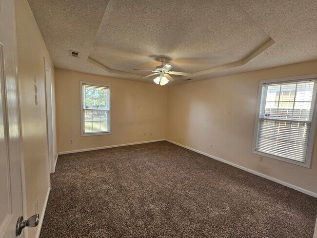 Building Photo - GORGEOUS 3 BEDROOM ACORN RIDGE BEAUTY!