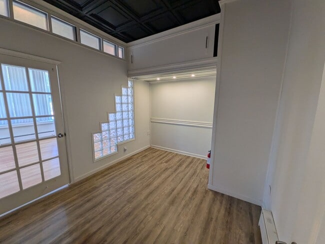 Building Photo - 352 Jefferson Ave