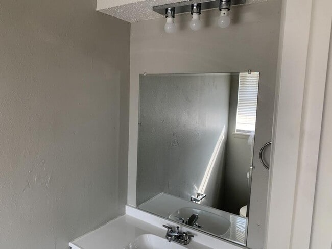 Building Photo - 9432 NE 14th St