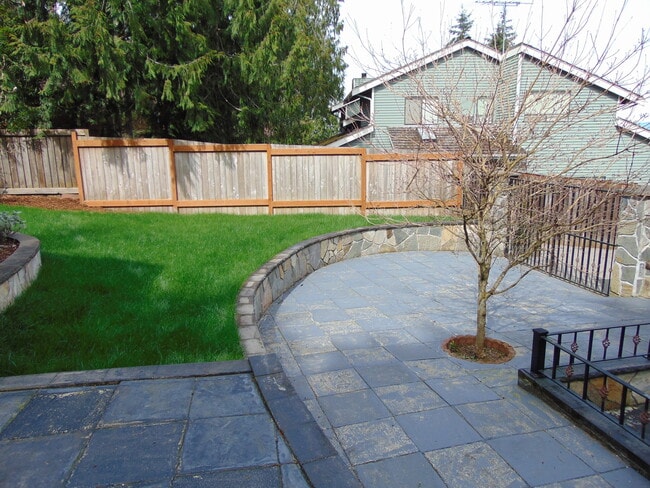 Building Photo - Stunning 3BR 1.75 BA Sammamish Home.  Rece...