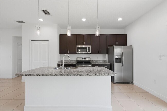 Building Photo - 304 Begonia Ct