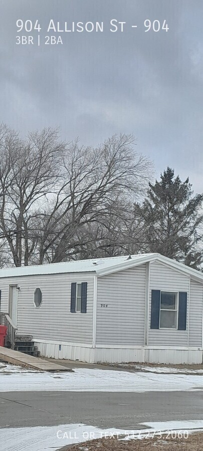 Building Photo - Roomy 3 Bed 2bath Mobile Home  - New furna...