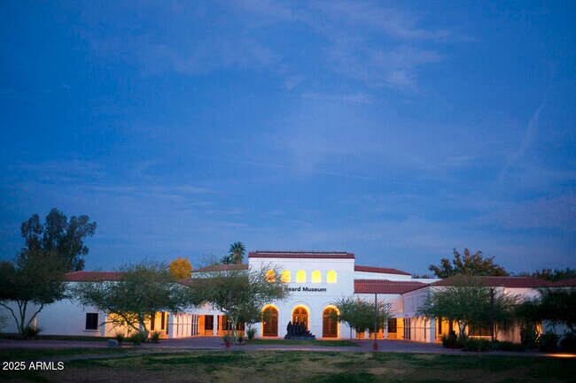 Building Photo - 208 W Portland St