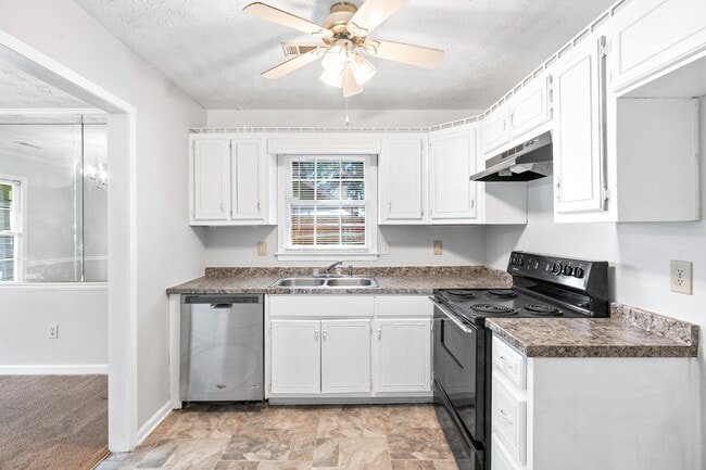 Building Photo - 1704 Hunting Creek Dr SE