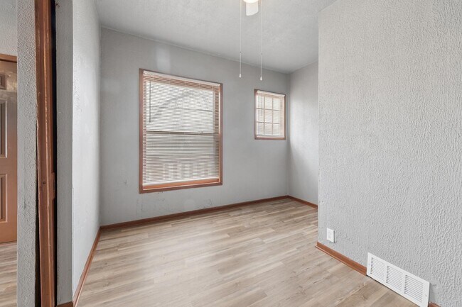 Building Photo - 1218 W Locust St