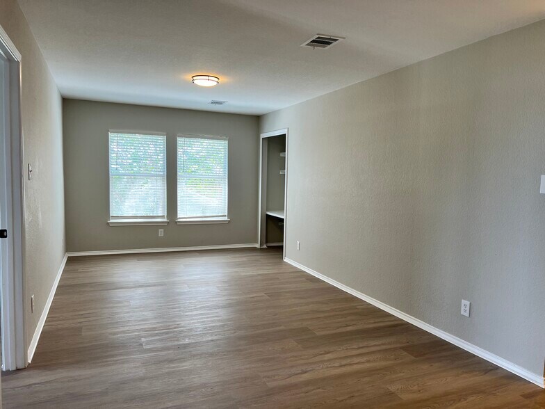 Building Photo - 6814 Knights