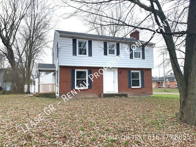 Building Photo - Updated Four Bedroom Home Within Walking D...