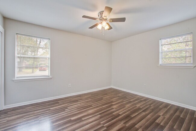 Building Photo - 1908 Swift Ave