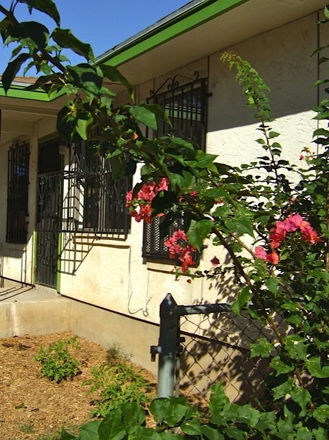 Building Photo - 114 Poppy St