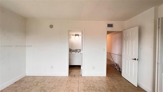 Building Photo - 984 W 40th St