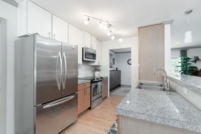 Building Photo - Northwoods Charmer
