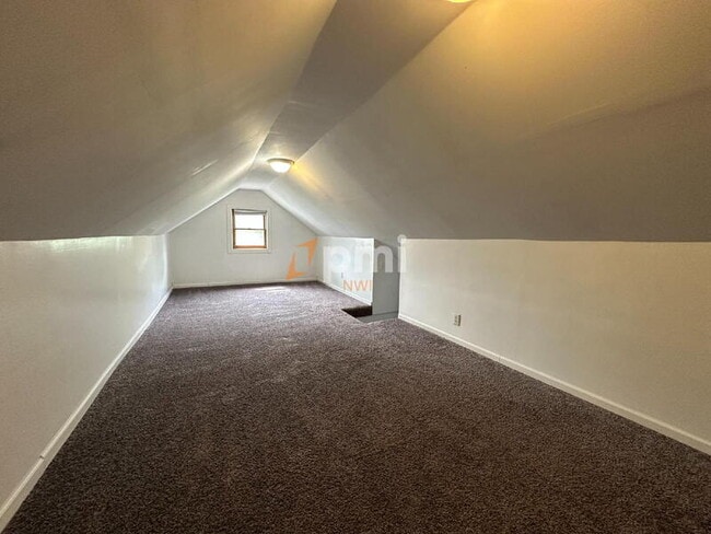 Building Photo - 810 Poplar St