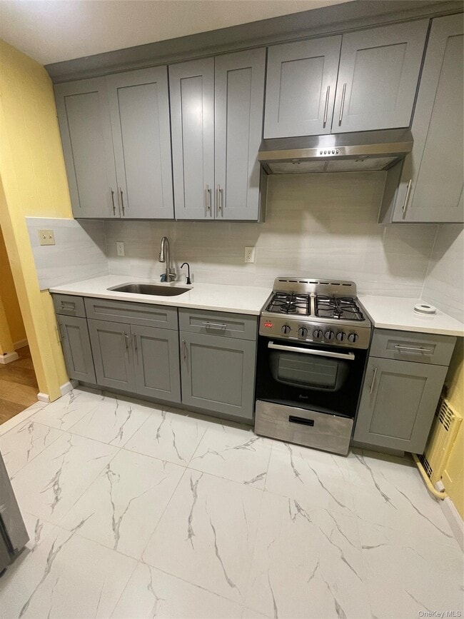 Building Photo - 2585 Beach Dr