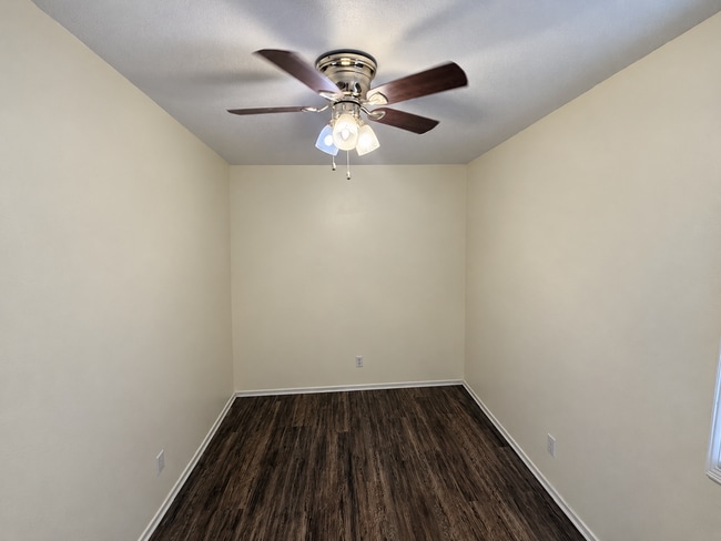 Building Photo - 118 W Dogwood Dr