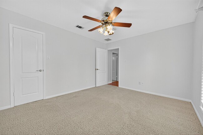 Building Photo - 2483 Hodges Bend Cir