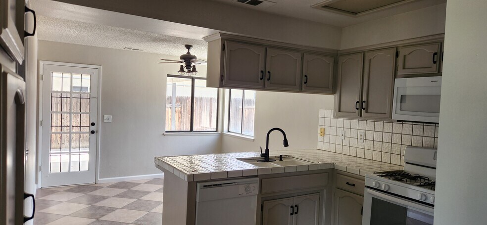 Building Photo - 4305 Mattnick Dr