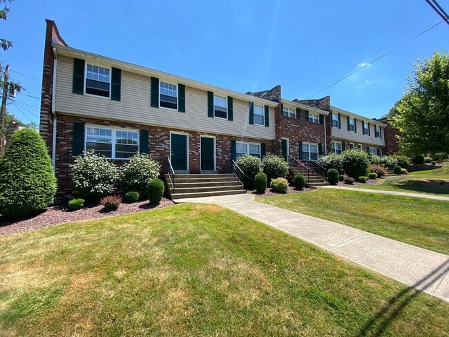 Primary Photo - Wonderful 2BR Townhome in Plum! Central A/...