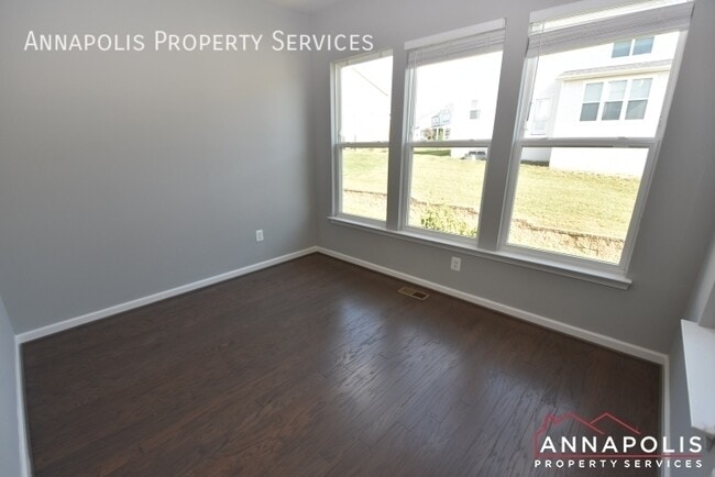 Building Photo - 8289 Meadowood Dr