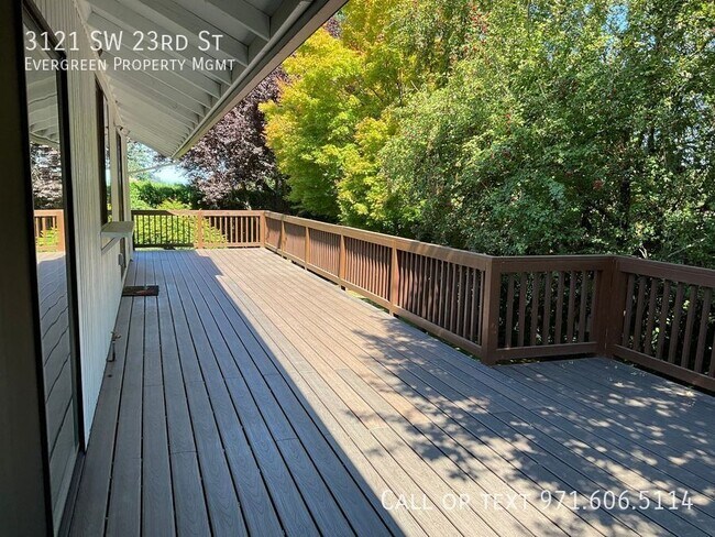 Building Photo - 3121 SW 23rd St