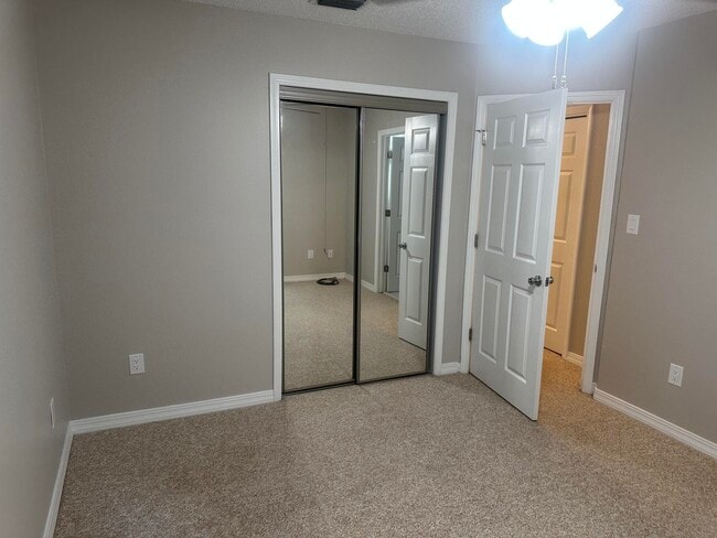 Building Photo - 2703 Bay Club Dr