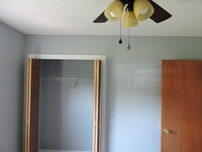 Building Photo - 215 Grand Prix Dr