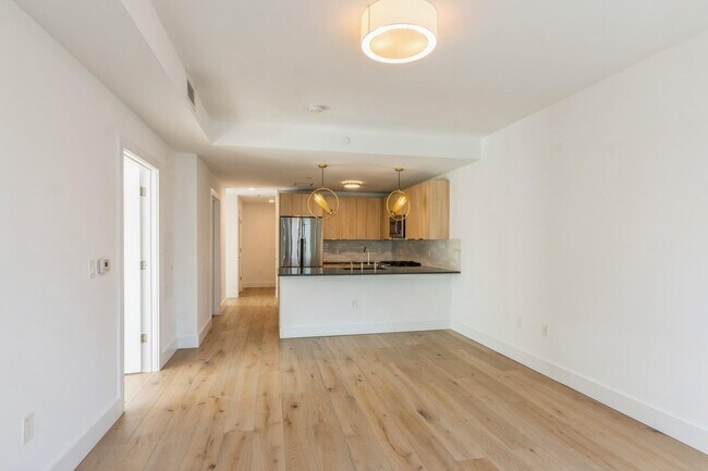 Building Photo - 348 Baldwin Ave
