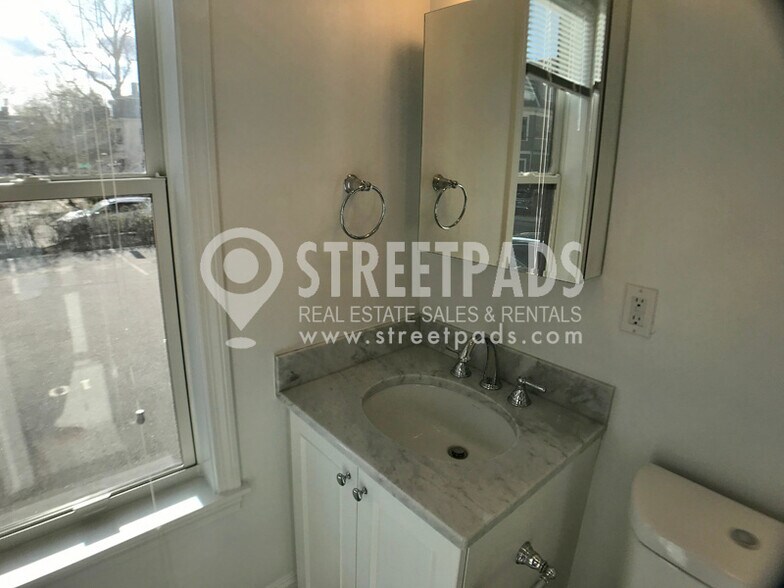 Building Photo - 15 Langdon St