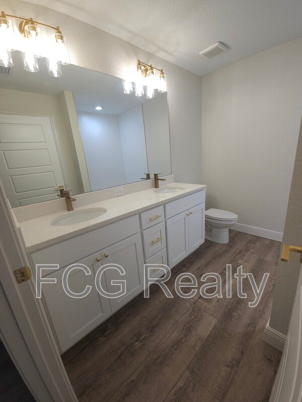 Building Photo - 9547 N Sandree Dr