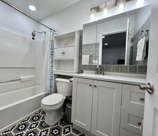 Building Photo - 113 W Big Horn Dr