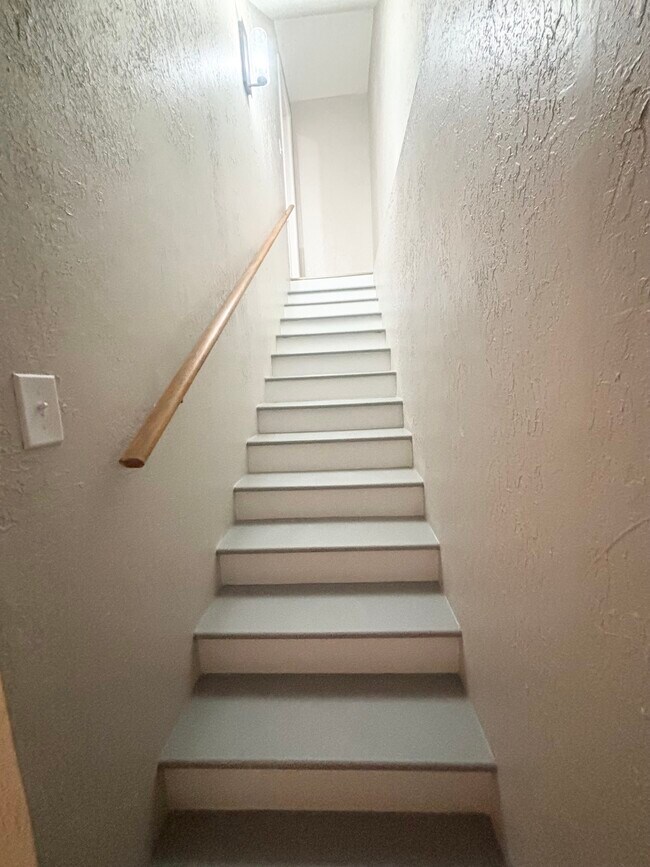 Building Photo - 626 Middle St