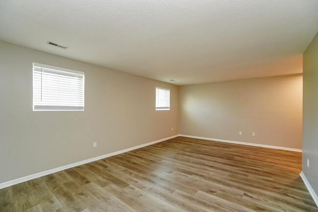 Building Photo - 565 Sharar Field Dr
